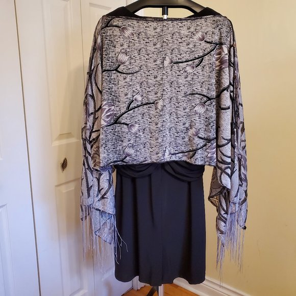 Tulip Shawl / Scarf / Wrap - Multiple Ways to Wear - Picture 3 of 6